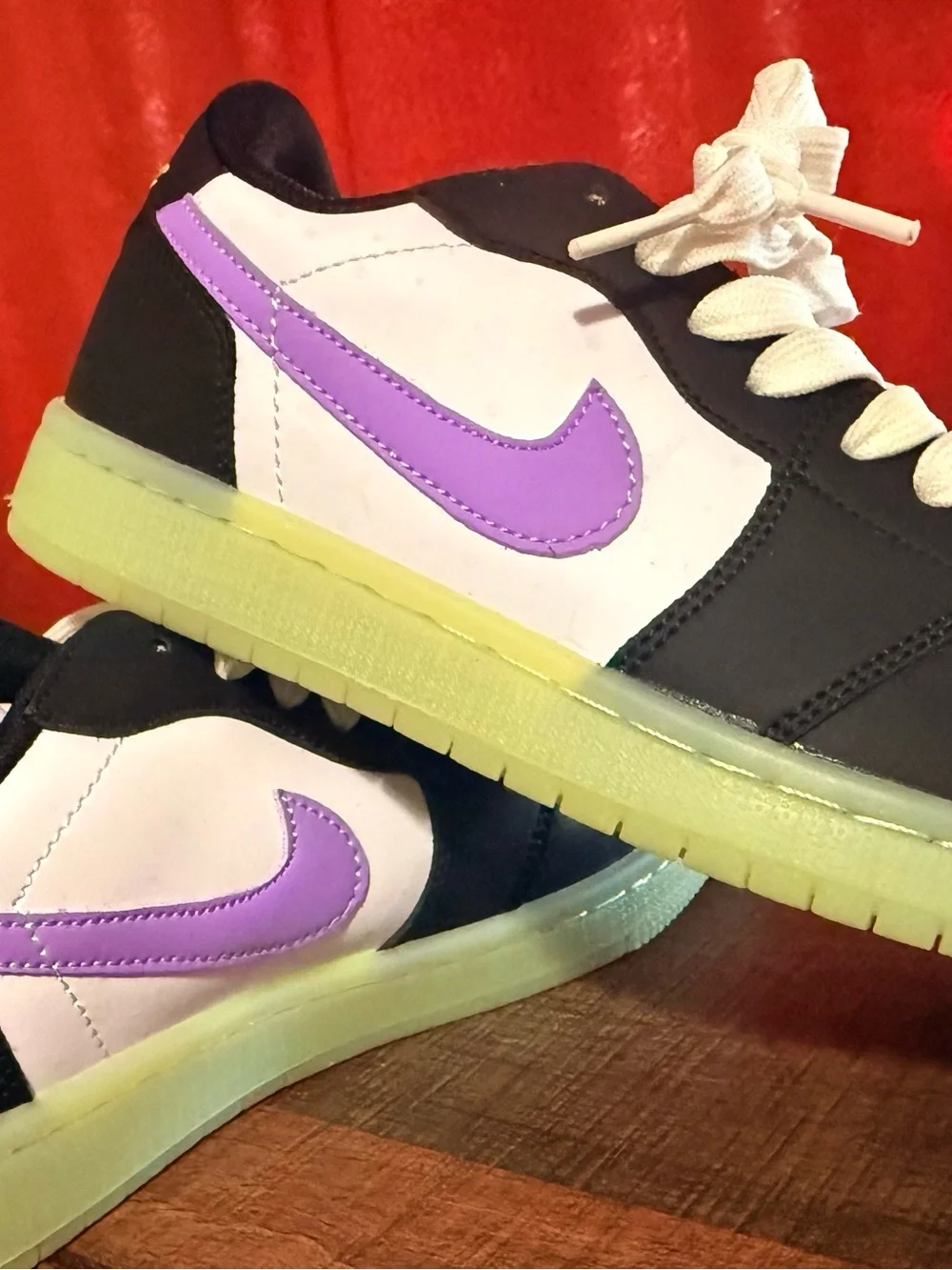 Nike  Low-Top Sneakers in Black, White & Lavender
